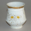 stary-hrnek-muslak-zlute-kvety-a-zlaceni-1.jpg